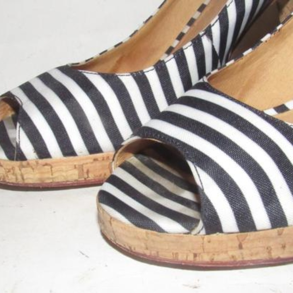 Michael Kors Black Ivory Striped Canvas Pumps - Picture 7 of 8